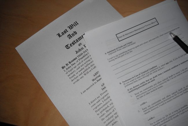 How to Choose Between a Will and a Living Trust in Wisconsin How to Choose Between a Will and a Living Trust in Wisconsin